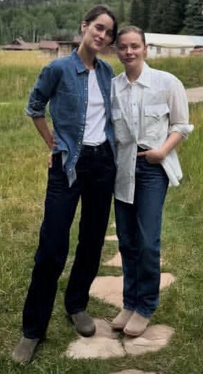CarlosGG316's tweet photo. Kate Harrison and Chloë Grace Moretz photos #KateHarrison #ChloeGraceMoretz @ChloeGMoretz https://t.co/a59lvD4PFf