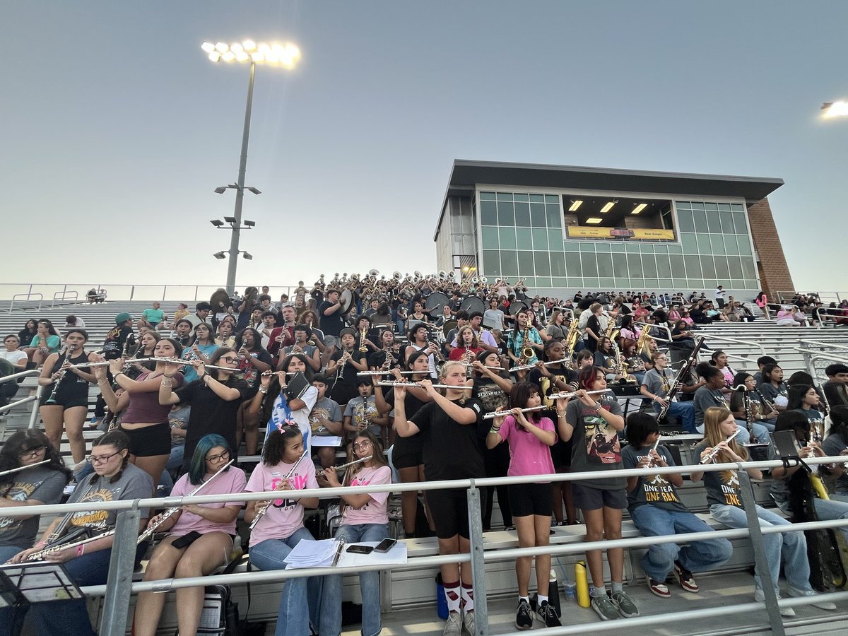 #OneTownOneSound
The combined Briese/Barnes Band playing at the Briese v Barnes FB game!