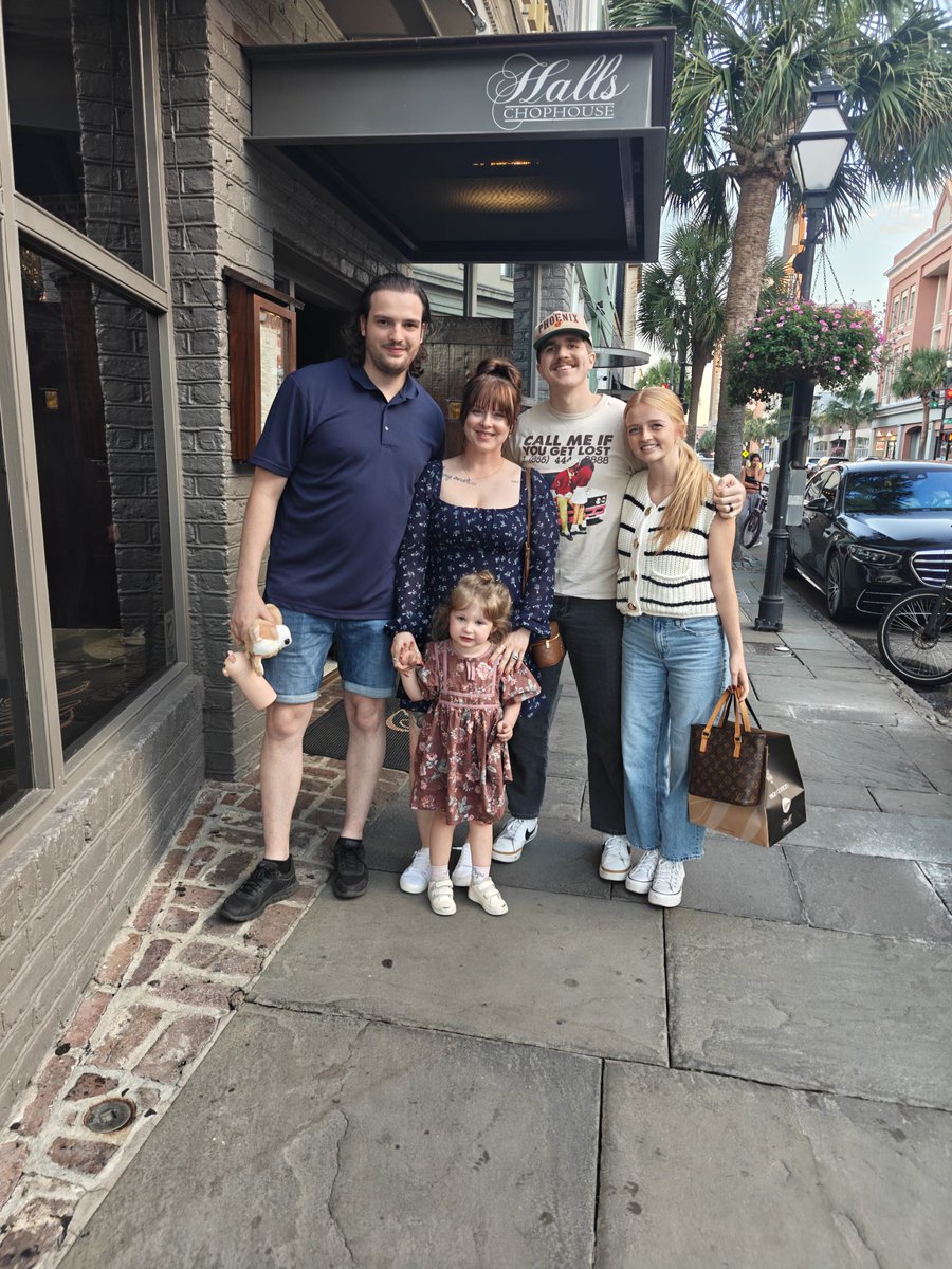 MissAlicious86's tweet photo. What an INCREDIBLE meetup/ vacation to Charleston! Feeling truly grateful for where my life has taken me. Creators Corner has changed my life!!!! There are no words to describe how fulfilled I am. ❤️ #creatoroftheyear https://t.co/8eBWcxDD93