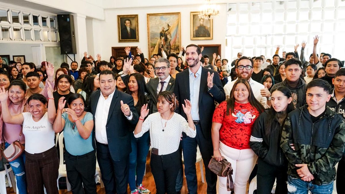 Jóvenes en Acción  – Segunda Edición

Hoy di la bienvenida a los jóvenes del Azuay que se suman a la segunda edición de #JóvenesEnAcción, programa del Gobierno del presidente <a href="/DanielNoboaOk/">Daniel Noboa Azin</a> 🇪🇨 que impulsa la formación, la vinculación comunitaria y la participación ciudadana.

Es