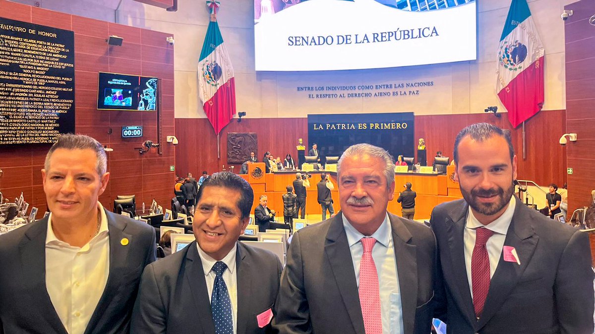 El día de hoy, nuestro Rector <a href="/RayAtanacioLuna/">Raymundo Atanacio</a> y el Secretario Académico <a href="/RamonFdzS/">Ramón Fernández Solana</a> sostuvieron un diálogo institucional con el Senador @AlejandroMurat, Presidente de la Comisión de Relaciones Exteriores del Senado de la República, y el Senador @RaulMoronOrozco, Presidente de la