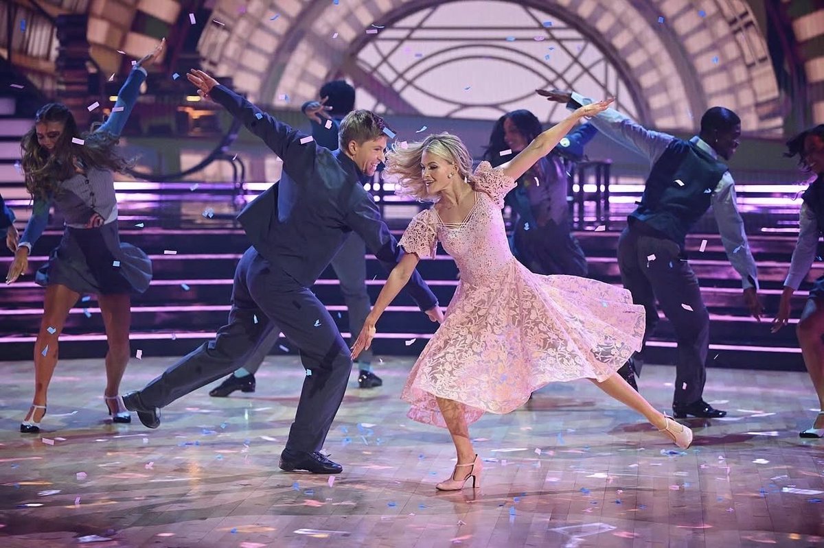 zingbct's tweet image. GIVE THEM THE MIRRORBALL ALREADY!!!  #dwts