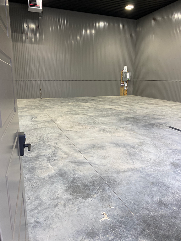 CondosOtsego's tweet photo. What's in a Tradesman Condo Suite? Nothing? NOT TRUE...each has a hanging heater, plumbing rough-in, 3-phase electrical available, wifi available, LED lights, water spigot and floor drain. What do you needed for your trade business? #Electricians #Plumbers #Landscapers #HVAC https://t.co/FGUGKhSMzC
