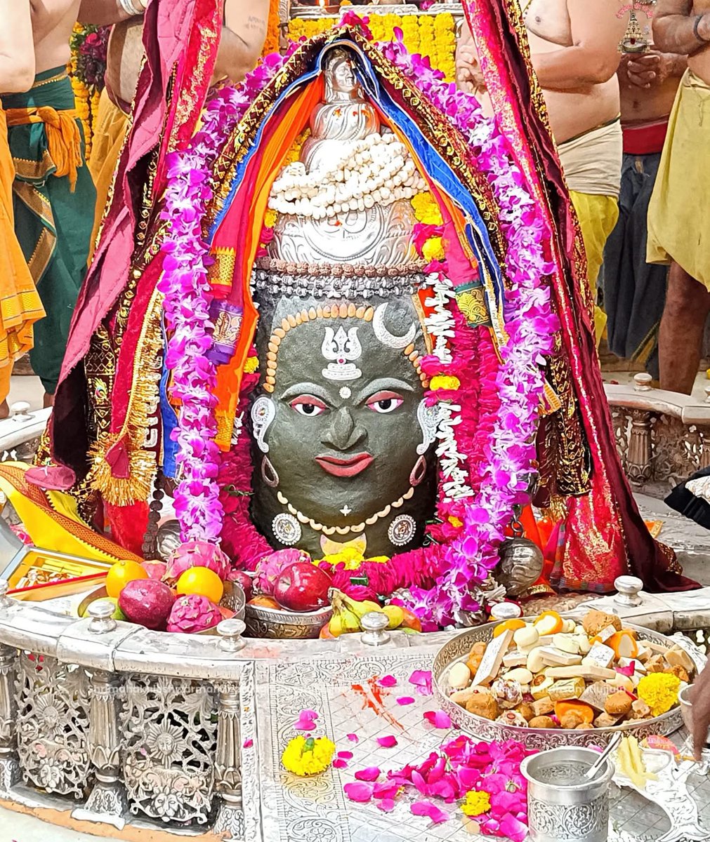 श्री महाकालेश्वर ज्योतिर्लिंग जी के आज के भस्म आरती श्रृंगार दिव्य दर्शन 22.10.2025