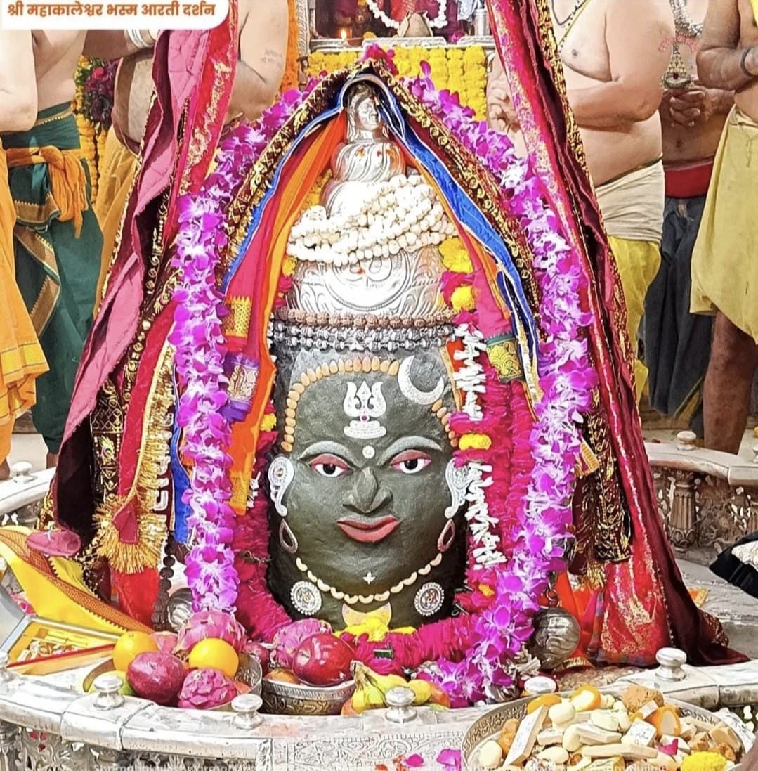 Manoj Tyagi (@manojptyagi) on Twitter photo 🙏🌹 *जय श्री महाकाल*🌹🙏
*श्री महाकालेश्वर ज्योतिर्लिंग का आज का भस्म आरती शृंगार दर्शन*
🔱 *22 अक्टूबर 2025 (बुधवार)*🔱 🙏🌹 *जय श्री महाकाल*🌹🙏
*श्री महाकालेश्वर ज्योतिर्लिंग का आज का भस्म आरती शृंगार दर्शन*
🔱 *22 अक्टूबर 2025 (बुधवार)*🔱