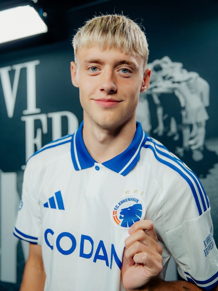 Viktor Bjarki Daðason skoraði í kvöld fyrir FCK gegn Dortmund í Meistaradeildinni 💥

Hann skrifar nafn sitt í sögubækurnar sem þriðji yngsti markaskorari Meistaradeildarinnar frá upphafi á eftir Ansu Fati og Lamine Yamal 🔥🇮🇸

Frábær áfangi fyrir unga Framarann! 💙⚽️