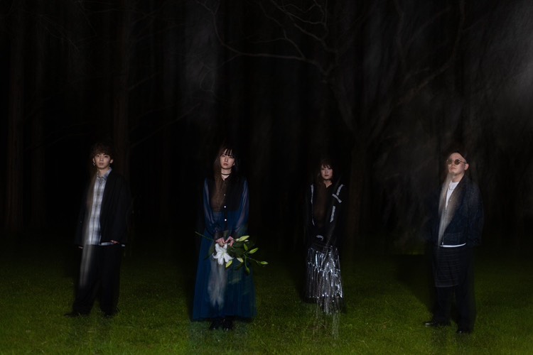 <a href="/nekowaekitai_jp/">猫は液体</a> <a href="/WangOneofficial/">Wang One</a> 𝑼𝒏𝒃𝒐𝒖𝒏𝒅 - 𝟬𝟭.𝑵𝒐𝒗 -​

東京発シューゲイティブポップバンド 

高校時代の同級生であるDr.久保佑太とBa.かいしゅー！を中心に2024年2月結成した4人組バンド。
同年7月から3ヶ月連続リリースで活動を本格始動。