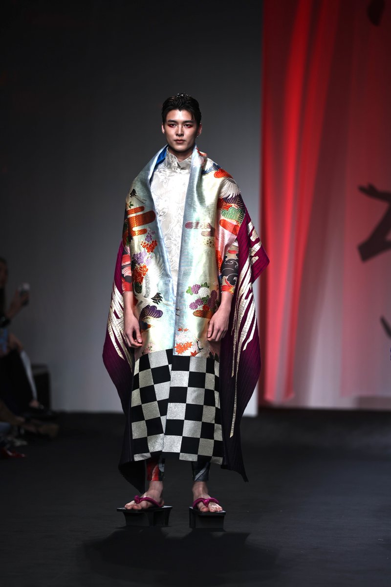 มีนลุคนี้เท่สุดๆ ไปเลย!

NAGARA – Autumn/Winter 2025 "Yakuza Spirit"

Siam Paragon Bangkok International Fashion Week 2025 at Grand Runway, Parc Paragon, Siam Paragon

MEEN AT SIAM PARAGON

#SiamParagonBIFW2025xMeen #NAGARA #SiamParagonBIFW2025 #BIFW2025 #Meennicha8