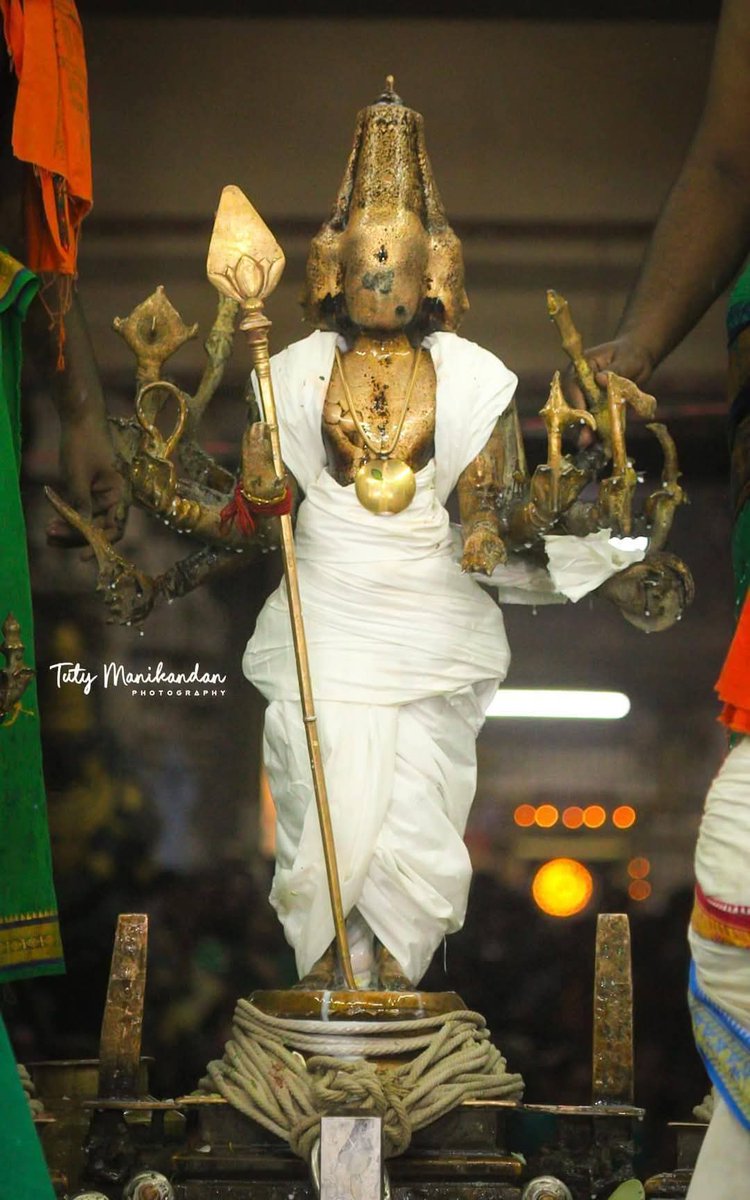 MSivaRajan7's tweet image. #முருகா_சரணம்
மஹா கந்த சஷ்டி திருவிழா
முதல் நாள் திருச்செந்தூர்
ஸ்ரீ சுப்பிரமணிய ஸ்வாமி சிறப்பு அபிஷேக காட்சி.
நேரில் தரிசிக்க முடியாதவர்களுக்கு இந்த புகைப்படத் தொகுப்பு சமர்ப்பணம்.
வெற்றிவேல் முருகனுக்கு அரோகரா !!!
முருகா சரணம் !!!