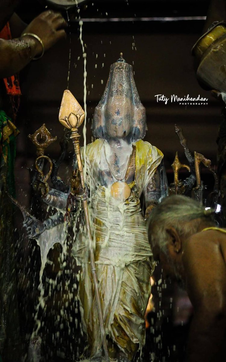 MSivaRajan7's tweet image. #முருகா_சரணம்
மஹா கந்த சஷ்டி திருவிழா
முதல் நாள் திருச்செந்தூர்
ஸ்ரீ சுப்பிரமணிய ஸ்வாமி சிறப்பு அபிஷேக காட்சி.
நேரில் தரிசிக்க முடியாதவர்களுக்கு இந்த புகைப்படத் தொகுப்பு சமர்ப்பணம்.
வெற்றிவேல் முருகனுக்கு அரோகரா !!!
முருகா சரணம் !!!