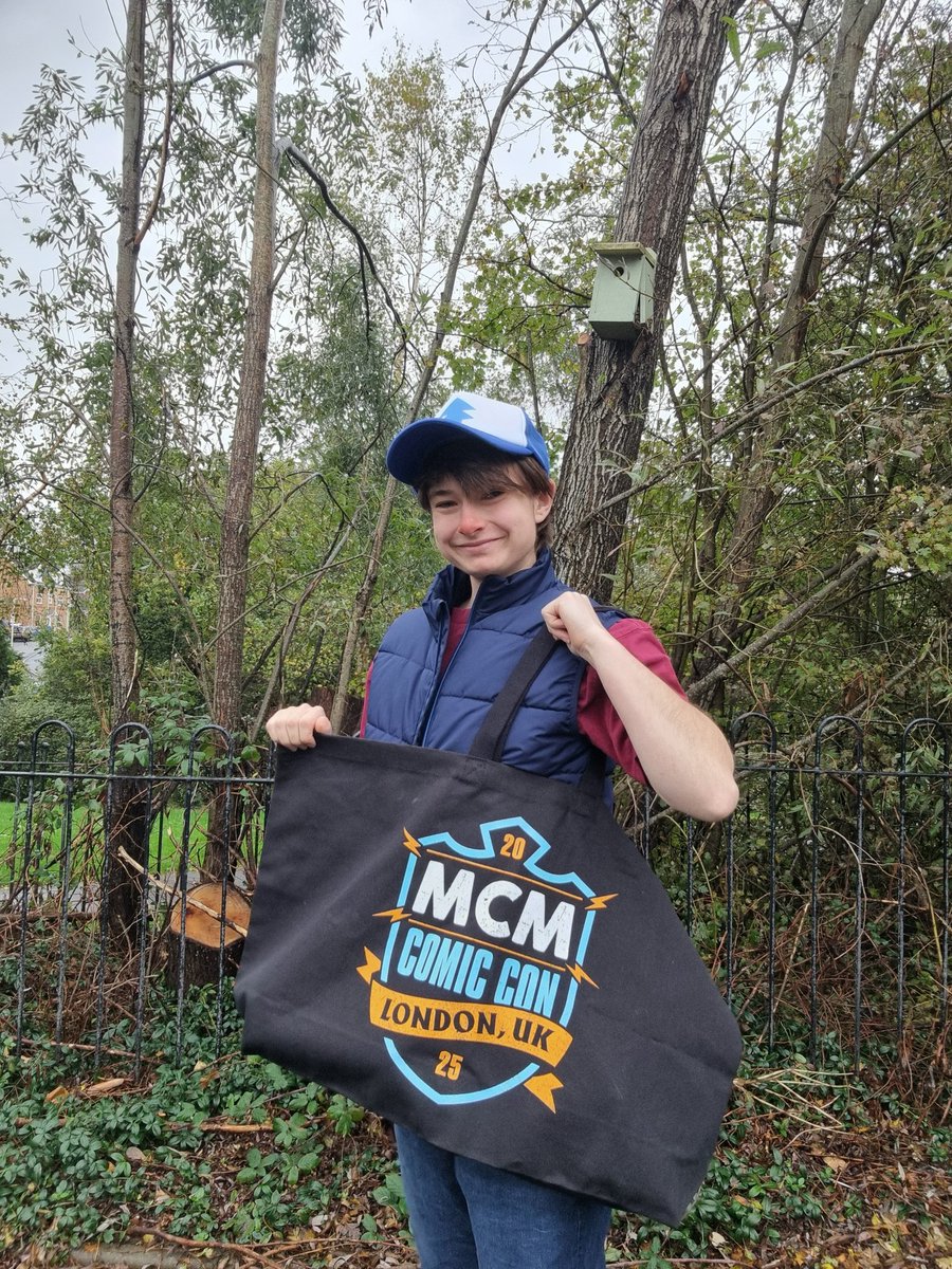 Cap Coch Cosplay🔜MCM Birmingham tweet media