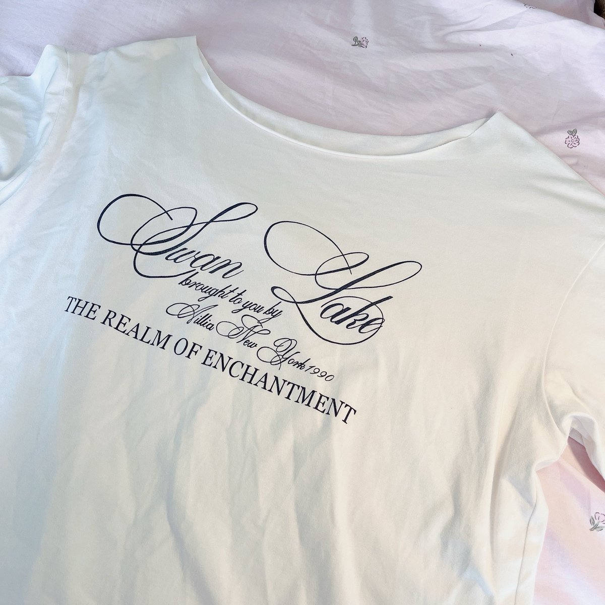 Ccute2_'s tweet photo. ‧˳ 🧁 เสื้อโอเวอร์ไซร้ปาดไหล่ 80 บาท
ตำหนิ - 

dm 💭

#ส่งต่อเสื้อผ้า #ส่งต่อเสื้อผ้ามือสอง #เสื้อผ้ามือสอง #ส่งต่อเสื้อผ้ามือ2 #vghbkk #bemingbkk #cintageshop #stylistshop #ส่งต่อcintage #โล๊ะตู้ #ส่งต่อstylist https://t.co/kGyLlf3SVB