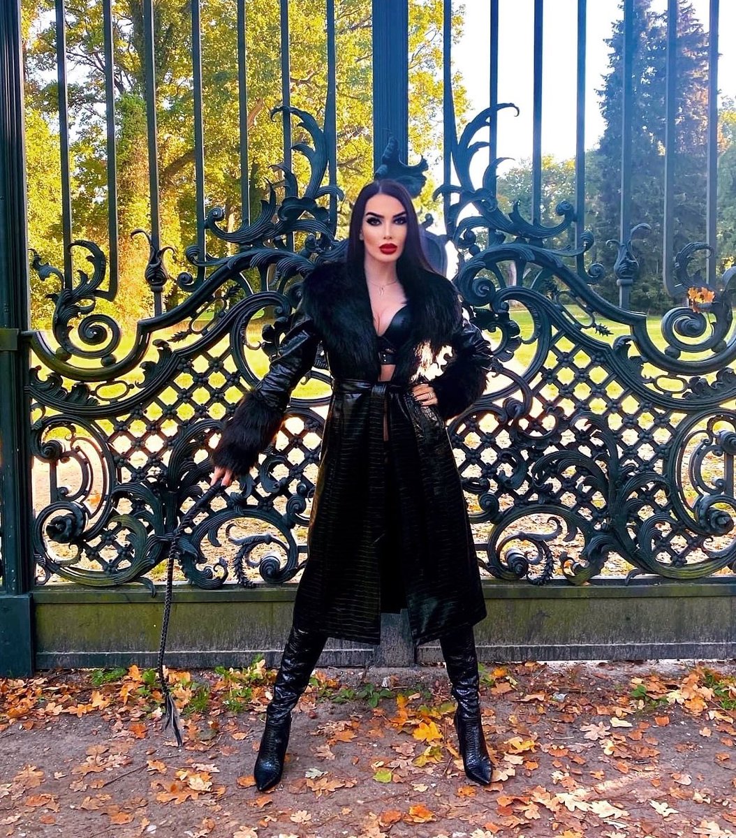 Wer hätte jetzt Lust auf eine Outdoorsession mit <a href="/goddesskara_666/">𝓖𝓸𝓭𝓭𝓮𝓼𝓼 𝓚𝓪𝓻𝓪</a>? Solche Sessions haben immer einen besonderen Reiz. 😏