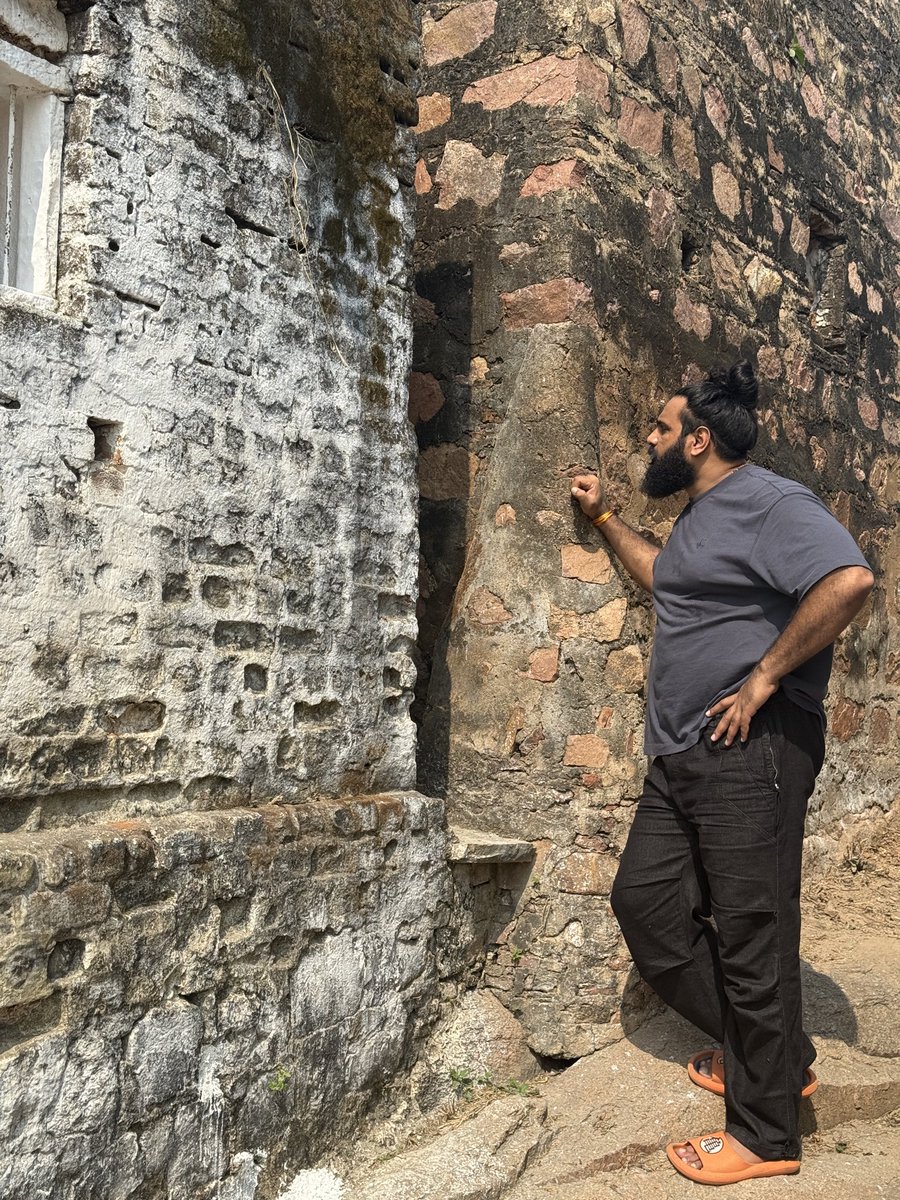 Thesauravgurjar's tweet image. दीपावली पर जब पहला दीपक अपने देवताओं और पूर्वजों पर रखने के लिए गांव जाना होता है। 
जहाँ से हमारी जड़े जुड़ी हुई है वहाँ पहुँच कर बहुत ही सुकून मिलता है। 

गांव की कुछ झलकियाँ 😊

#gawn #connectwithyourroots