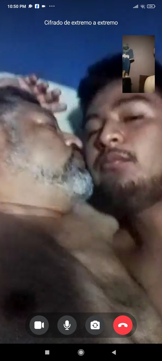 acosta15411's tweet photo. Le hice videollamada para ver qué onda y no sabía que estaba con él y esto me enseñaron el 20 y el sr 53 https://t.co/WsH7zmlpbz