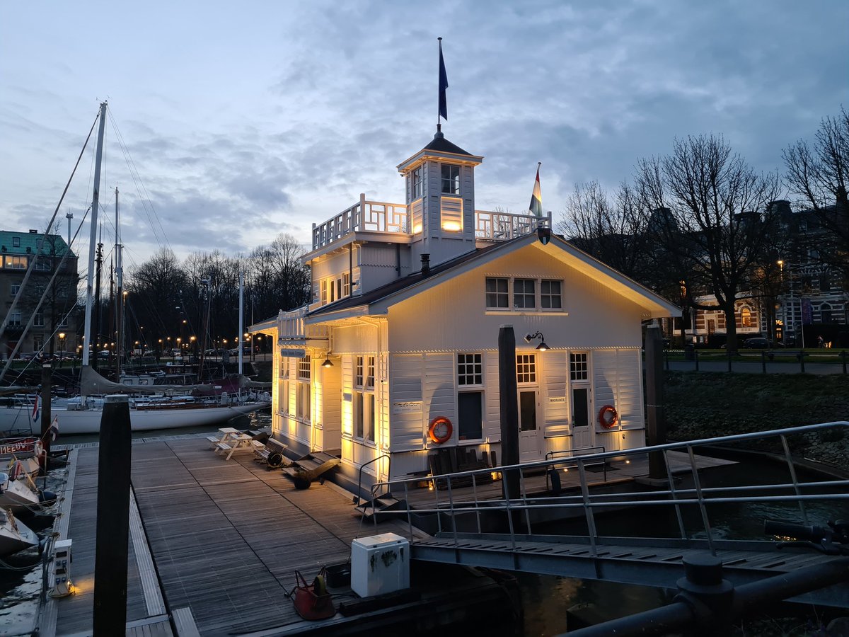Goedemorgen twitter✖️vriend(inn)en  &amp; nwe volgers hartelijk welkom in mijn tijdlijn Wens iedereen een gezellige woensdag met liece groetjes uit Rotterdam 🍂🌰🍁🍄‍🟫🍄☺️☕️🌥