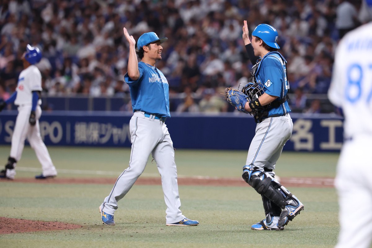 FightersPR's tweet photo. スポーツニッポン新聞社が制定する「2025プロ野球最優秀バッテリー賞」が発表され、 伊藤大海投手と伏見寅威選手がパ・リーグの最優秀バッテリーに選出されました👏✨

史上初の道産子バッテリーです🥳‼

#伊藤大海 #伏見寅威
#lovefighters https://t.co/44c8Gp17c9