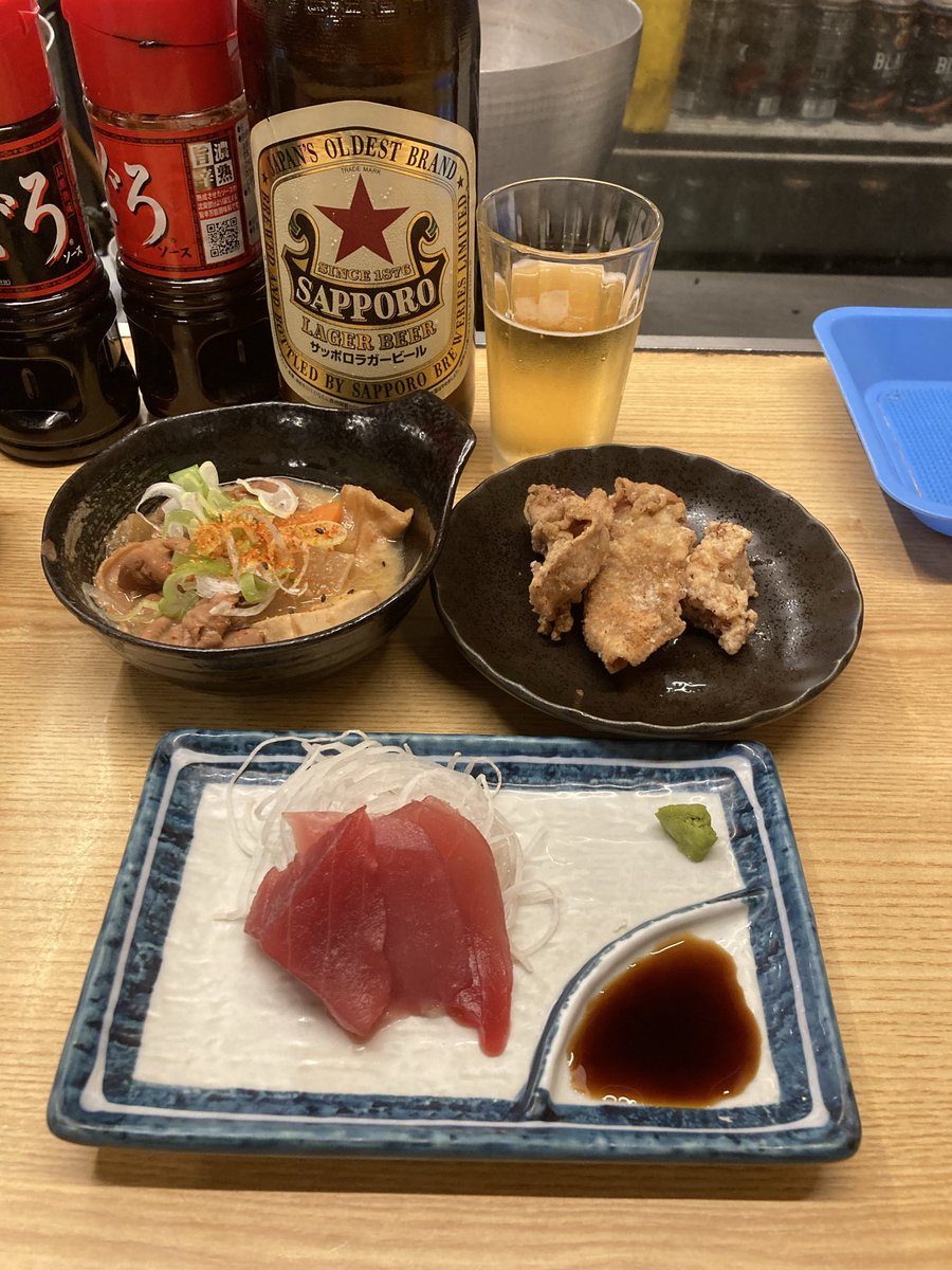 立ち飲みいこい支店　赤羽駅東口🍺

サッポロ赤星大瓶
➕もつ煮込み➕まぐろ刺
➕鶏皮揚げ

前回一番好きな🍺
スーパードライが品切れで
初めて飲んで美味しかった
赤星を今日も🤤

料理3品たのんで
ピッタリ1.000円‼️
コスパも良く
1人飲みでサクッと飲むには
最高ないこいさん👍

ご馳走様でした😋