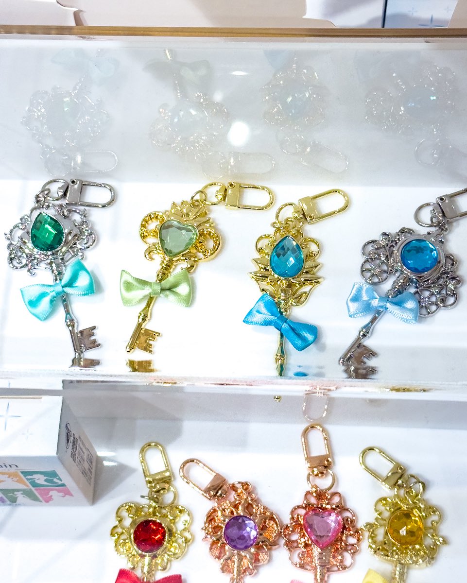 全8種類！ ディズニーストア シークレットプリンセスキーチェーン 新