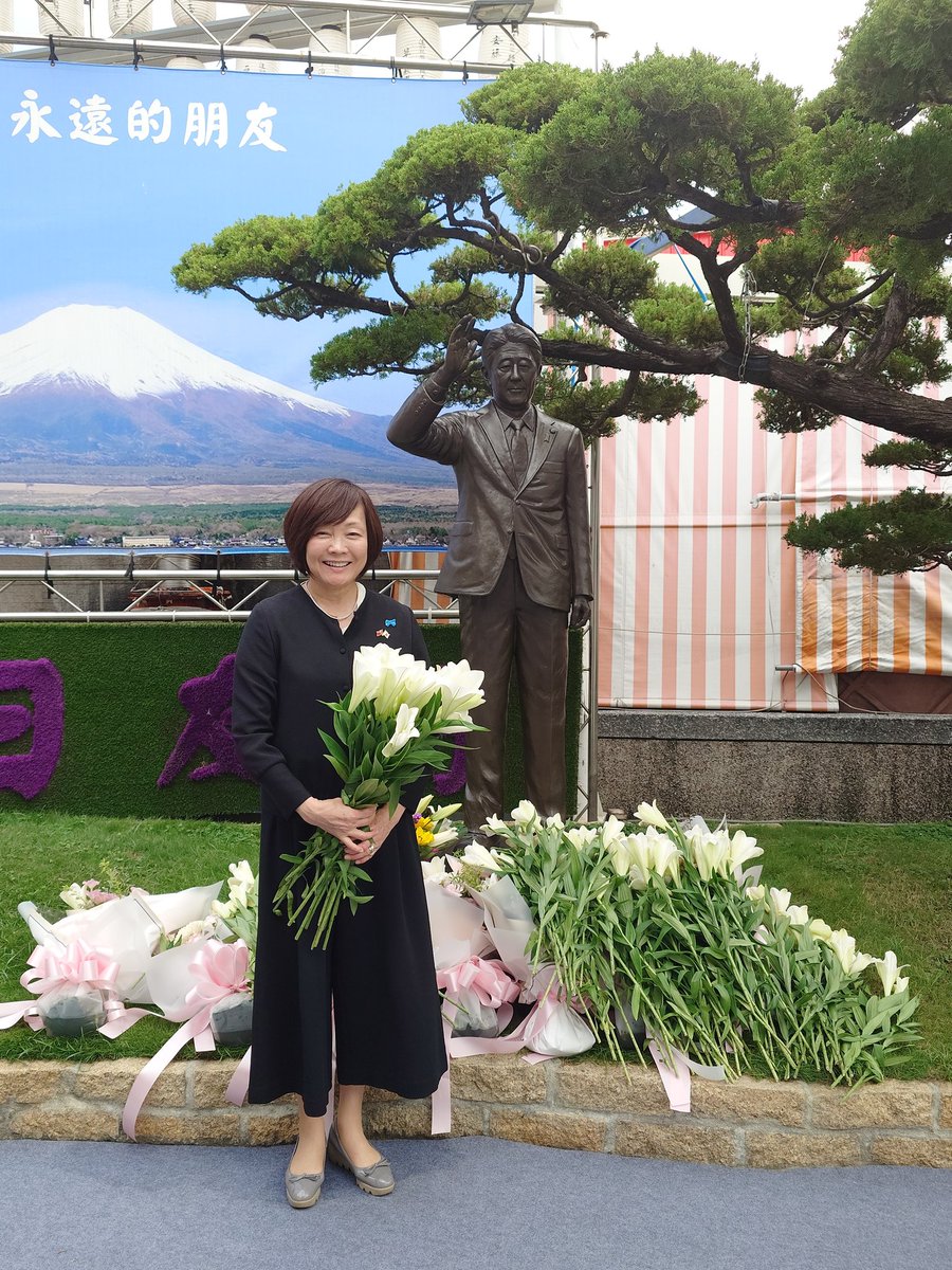 akie_official's tweet image. 2022年、台湾の高雄市保安堂に建立していただいた主人の銅像。
安倍晋三後援会はじめ多くの日本からの皆様と献花することができました。
温かくお迎えいただいた皆様、ありがとうございました。
ja.wikipedia.org/wiki/%E9%B3%B3…