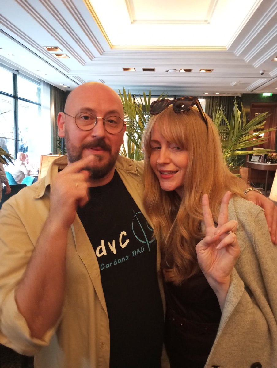 Εχθές το απόγευμα μέλη της Ελληνικής Cardano κοινότητας είχαμε την χαρά να βρεθούμε σε ένα φιλικό περιβάλλον γνωριμίας με τον <a href="/IOHK_Charles/">Charles Hoskinson</a> την <a href="/TamaraHaasen/">tamara haasen</a> και 15 ακόμη άτομα από την @InputOutputHK. Ο ενθουσιασμός και όσα αποκομίσαμε από την συνάντηση, δυστυχώς δεν