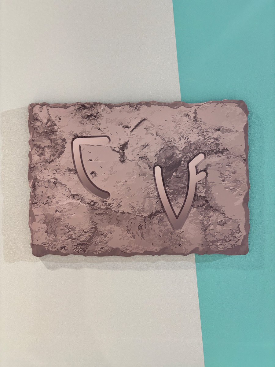 石板の謎？ マクロス万博に謎の石板が出現…！？ 会場内に隠された謎を