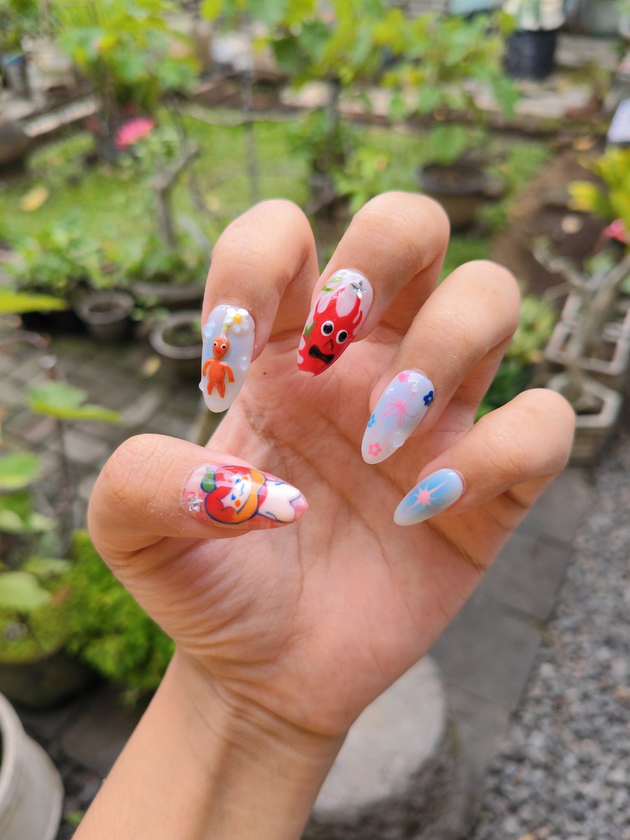 kith_the_cat's tweet image. Aku dan kuku baruku yang bisa muter muter #happi ^____^