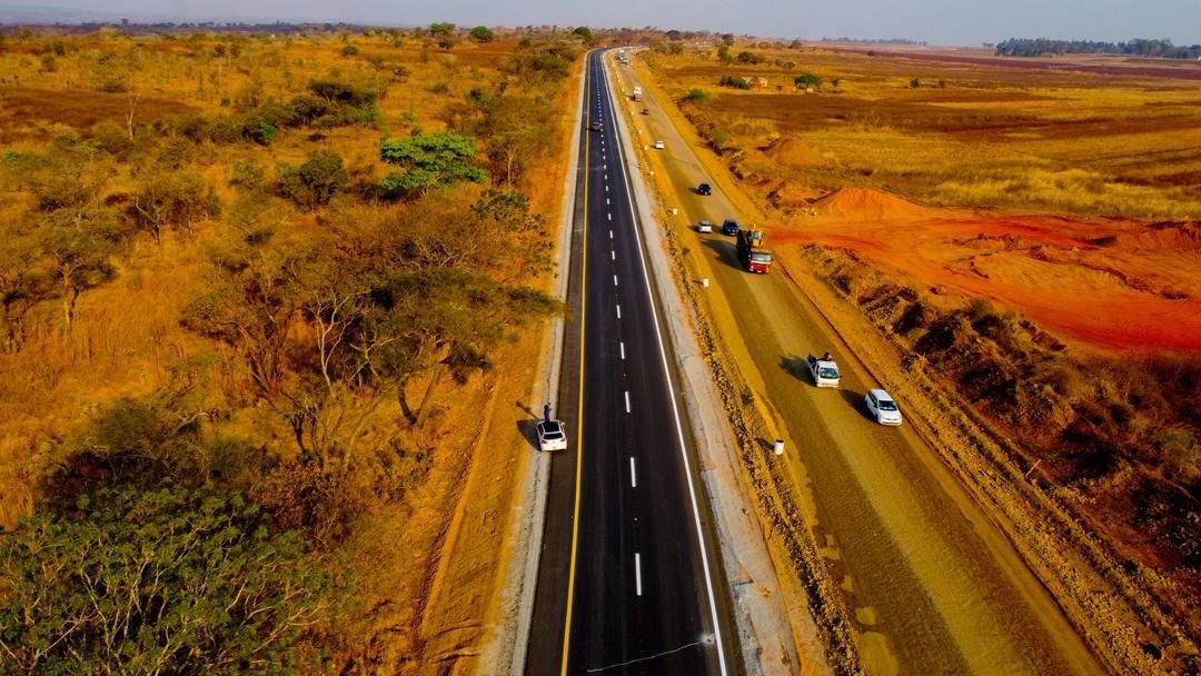 zimcelebs__'s tweet image. Development in Action!
Surfacing continues on Sandringham Road, another milestone in Zimbabwe’s infrastructure revolution.
#InfrastructureDevelopment #ED2030 #Vision2030