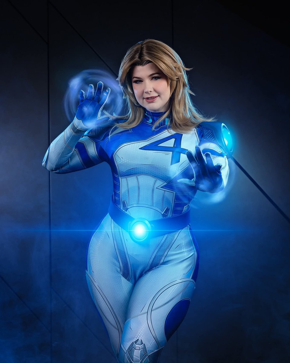 Tbh Invisible Woman might be my favorite to cosplay 💙

Photography SnapHappyIan (ig)
#InvisibleWoman #MarvelRivals <a href="/MarvelRivals/">Marvel Rivals</a>
