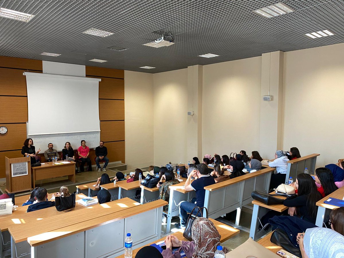 MAÜ. Sağlık Hizmetleri MYO. Çocuk gelişimi programı olarak, Program dersi kapsamında Artuklu Altınkoza Anaokulu Müdür Yardımcısı M. Sıddık Öztürk, Öğretmenler Yasemin Erkek ve Suzan İlhan ı misafir ettik.
Vermiş oldukları değerli bilgiler için hocalarımıza çok teşekkür ederiz.