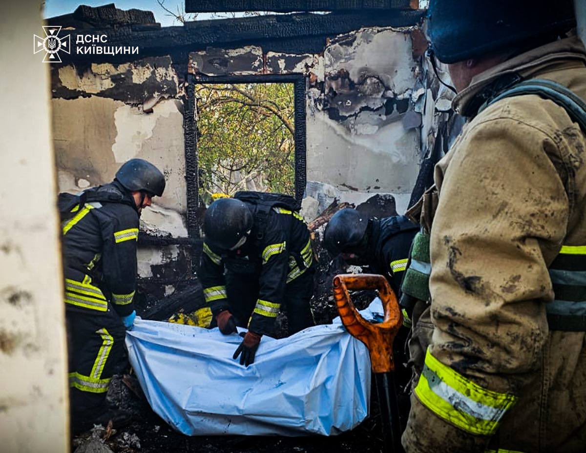 Russia killed a young woman, a six-month-old baby, and a twelve-year-old girl in the village of Pohreby, Kyiv Oblast.
Their bodies were found in the burned remains of their home.