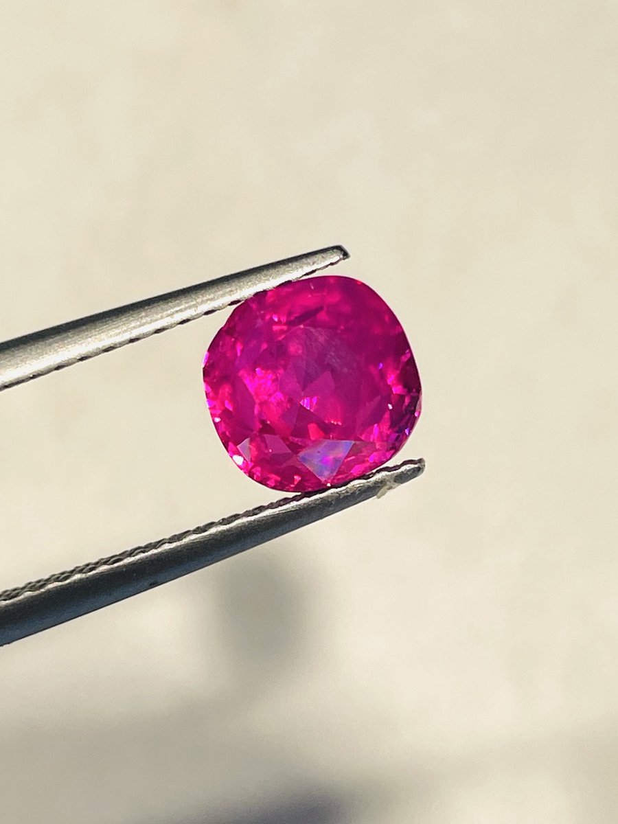WBGEMS's tweet photo. 5.05ct unheated Burma ruby full luster transparent 
B2B-230000$ 
#BurmeseNoHeatRuby
#NoHeatRuby
#BurmeseRuby
#NaturalRuby
#UnheatedRuby
#TopGradeRuby
#GemQualityRuby
#RareRuby
#PigeonBloodRuby
#BurmeseGemstone
#rubyinvestment
#rubycollection
#rubyauction
#christies https://t.co/i9lJ8TT4Oy