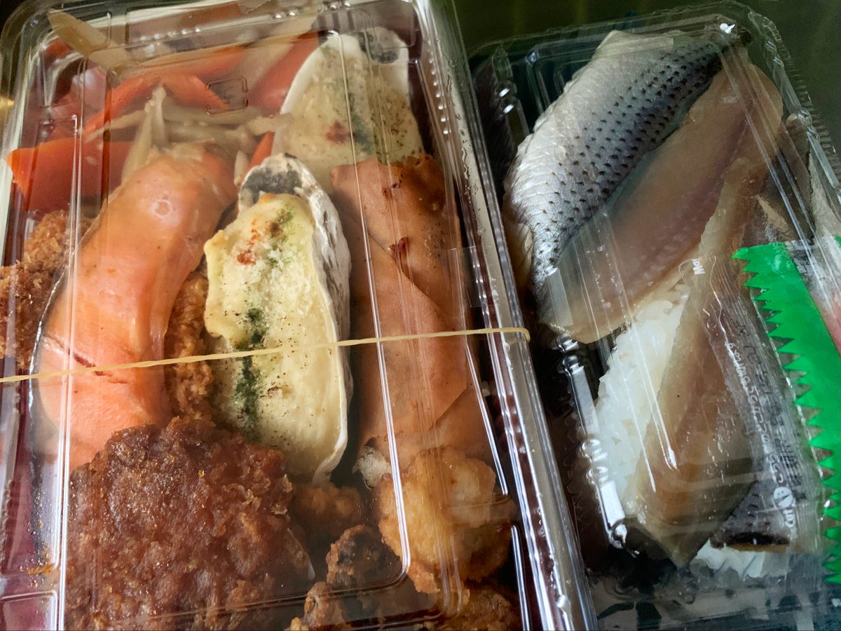 お祭り時期で、夜中の０時から朝の10時まで休憩なしで弁当&amp;オードブル作り。

足、死んだ。

明日も頑張る💪