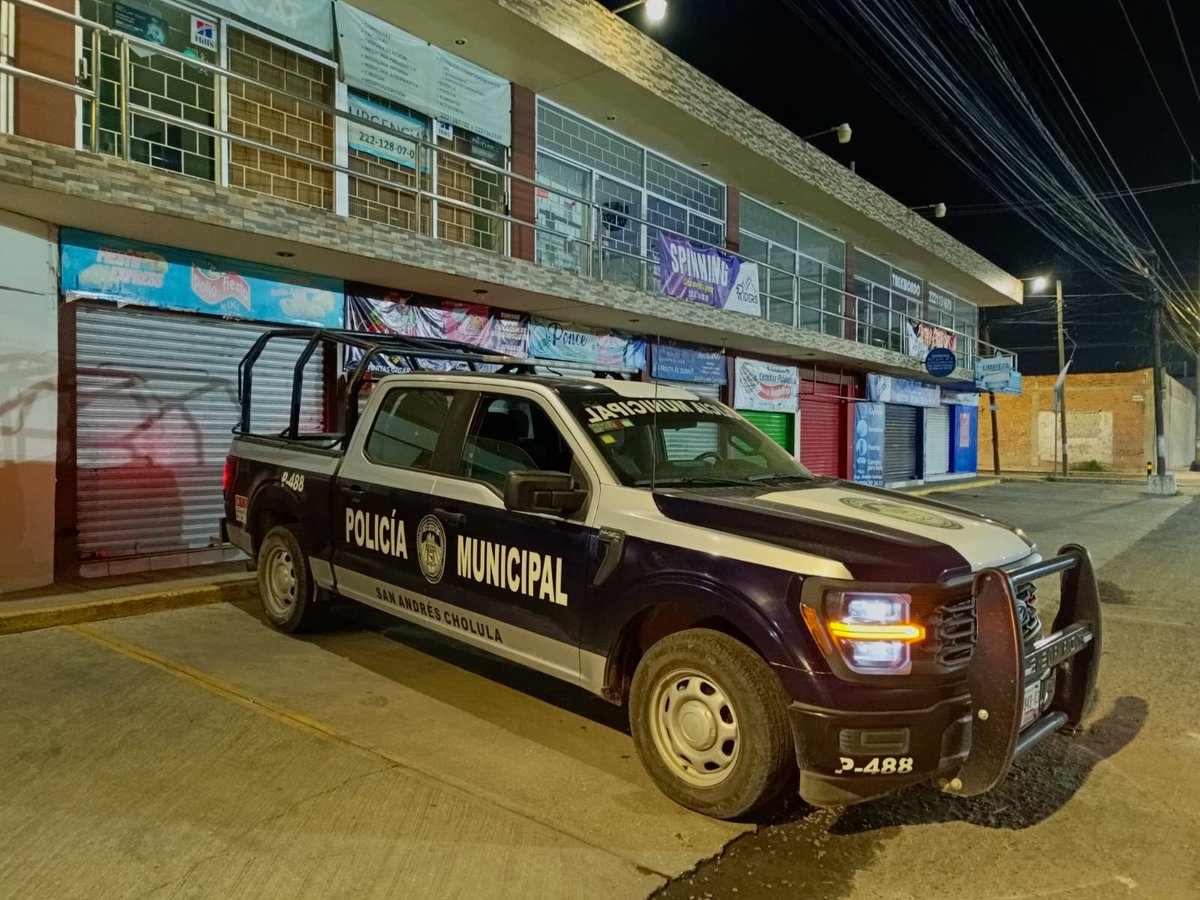 😴🛌 Porque no hay nada mejor que dormir tranquilo sabiendo que tu negocio está seguro, realizamos patrullajes por las diferentes plazas y comercios de #SanAndrésCholula.  🚔🏪

#ContigoConstruimosSeguridad🤝🏻
