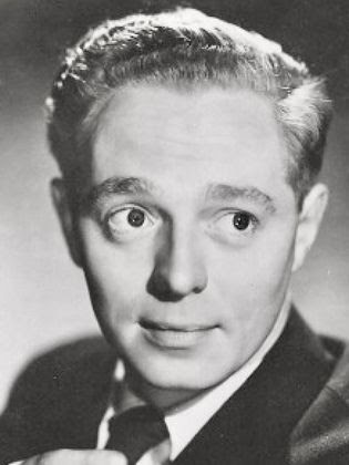 daveainsworth63's tweet photo. Remembering the wonderful English actor Jimmy Hanley who was born on this day in 1918. He died in 1970. #JimmyHanley #TheBlueLamp #HolidayCamp #JimsInn  #HereComeTheHuggetts #DontEverLeaveMe #RoomToLet #ItAlwaysRainsOnSunday #TheDeepBlueSea #RadioCabMurder #BoysWillBeBoys https://t.co/Ss7inPfq6J