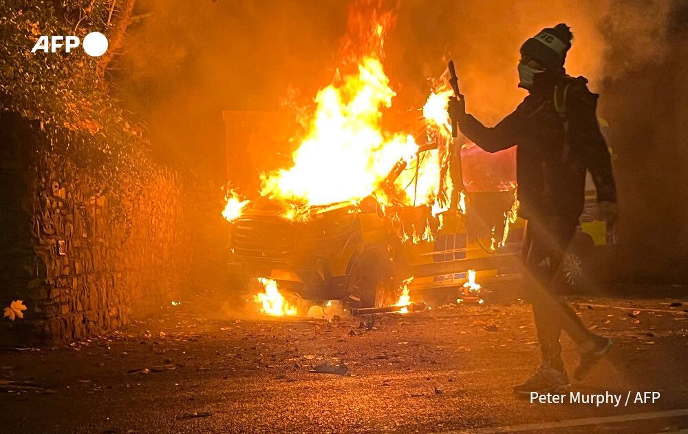 Six people arrested at protest outside an asylum seeker hotel in Dublin, following allegations that a 10-year-old girl was sexually assaulted

u.afp.com/Ss7f