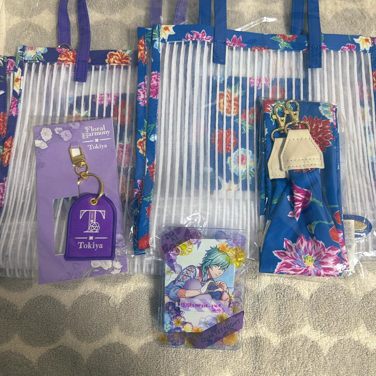 【譲渡】　うたプリ　シャニスト　SB FH 
シースルートート　レピア織キーホルダー　ショルダーストラップ

譲⇨真斗、トキヤ
求⇨各定価（＋送料）

担降りではございません。
収納の関係でグッズ整理の為、お譲り先を探しております。
池袋等都内手渡し可、郵送も可です。