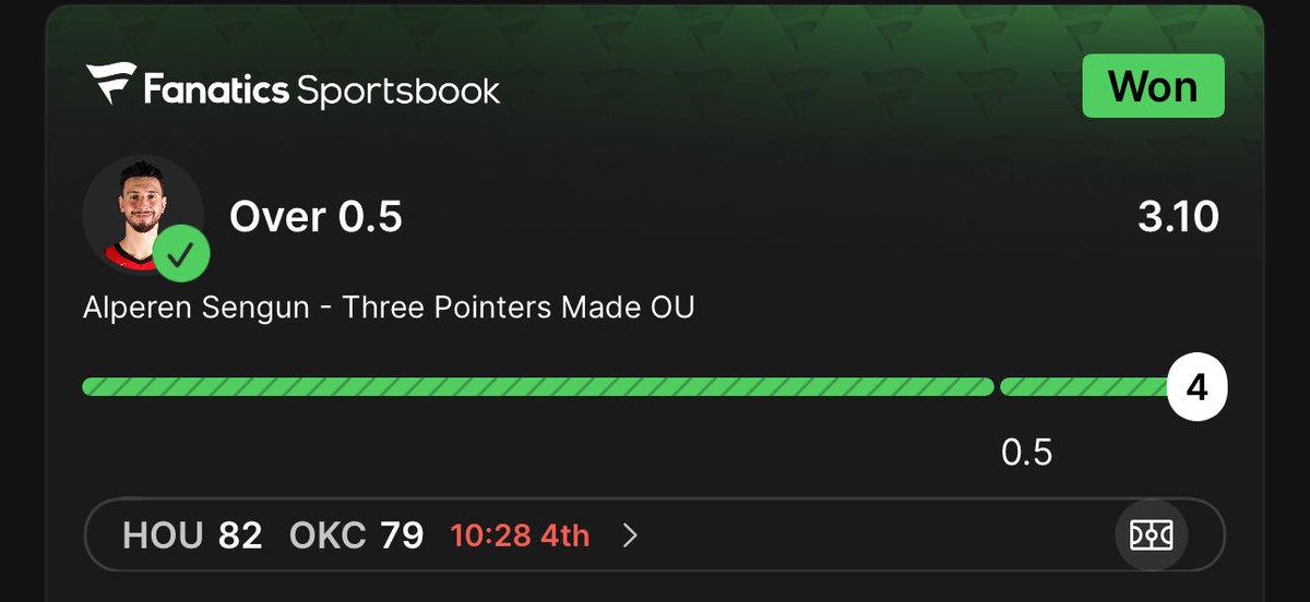 Sports_Analyze's tweet photo. As a center he scored 5 three pointers ! https://t.co/aa3bBsdpjR