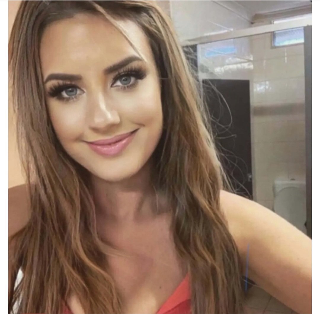 CriminalLibrary's tweet image. 26-year-old Shylah Rodden was hit by a roller coaster in Australia while trying to pick up her phone. She suffered a brain injury and multiple broken bones and has undergone surgery.

📌 Daily Mail UK
#ShylahRodden #AustraliaNews #CriminalLibrary