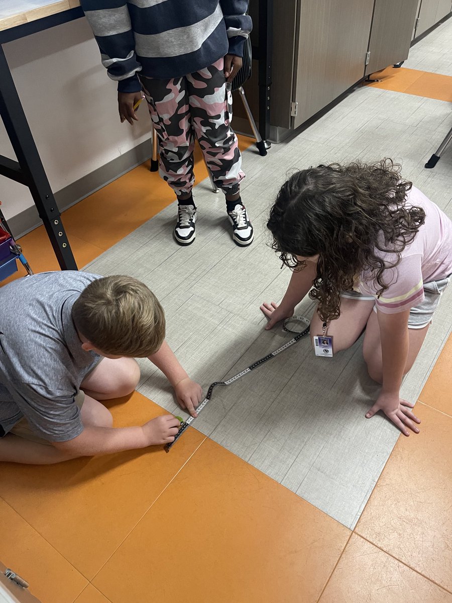 WISDLagway's tweet photo. Exploring movement of energy through a system…loved the discussion, drawings with details, and total engagement! #WeLoveScience https://t.co/Ldxn0WLhy7