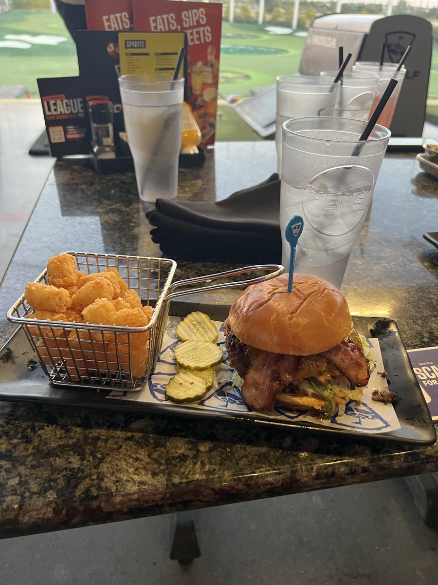 Thanks <a href="/CashApp/">Cash App</a> for sponsoring Family Fun Night <a href="/Topgolf/">Topgolf</a> ⛳️ with my favorite people 💚