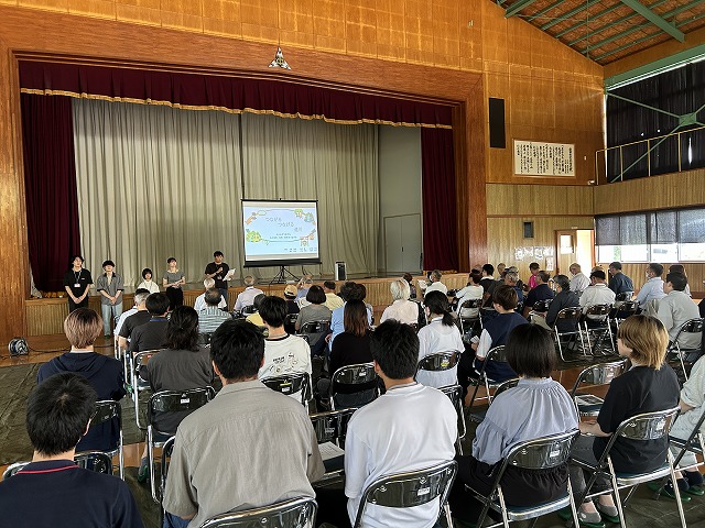 akitagenkimura's tweet photo. 【#あきた元気ムラ　#秋田市　#上新城地域】
秋田県立大学の学生が、地域貢献プロジェクトの一環で、秋田市上新城地域の活性化策を考案し、住民に向けて発表しました！
●リポートはこちらから↓
https://t.co/oI8U087uGE
#秋田県立大学　#成果発表会  #地域貢献 https://t.co/QdWuLGFASq
