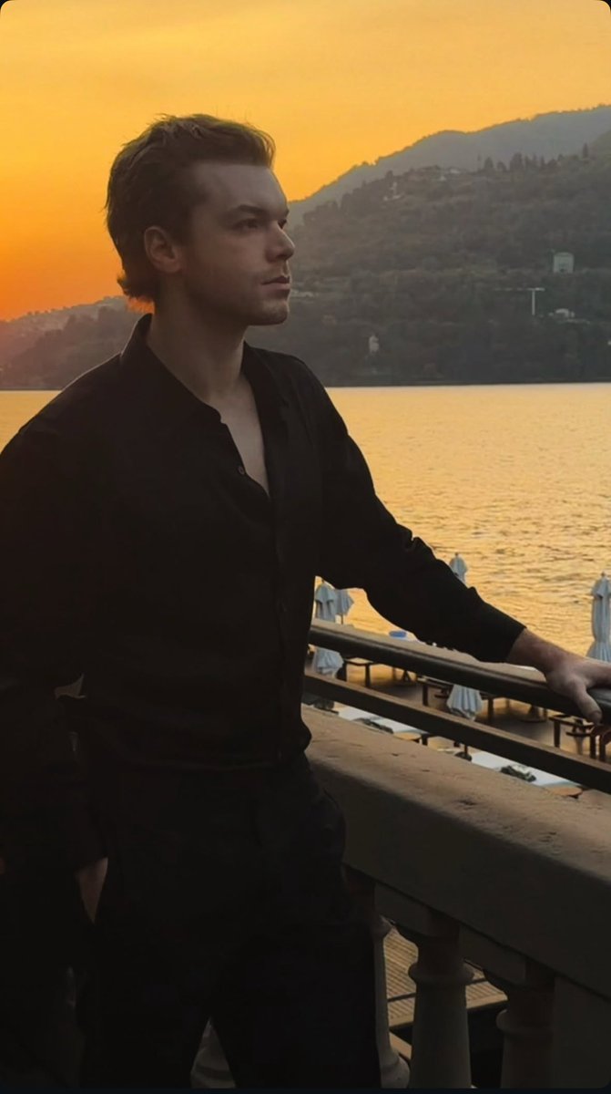 Monafish28's tweet photo. Cameron and sunsets. We know one person that loves to put the two together. https://t.co/WAXYZwcuK4