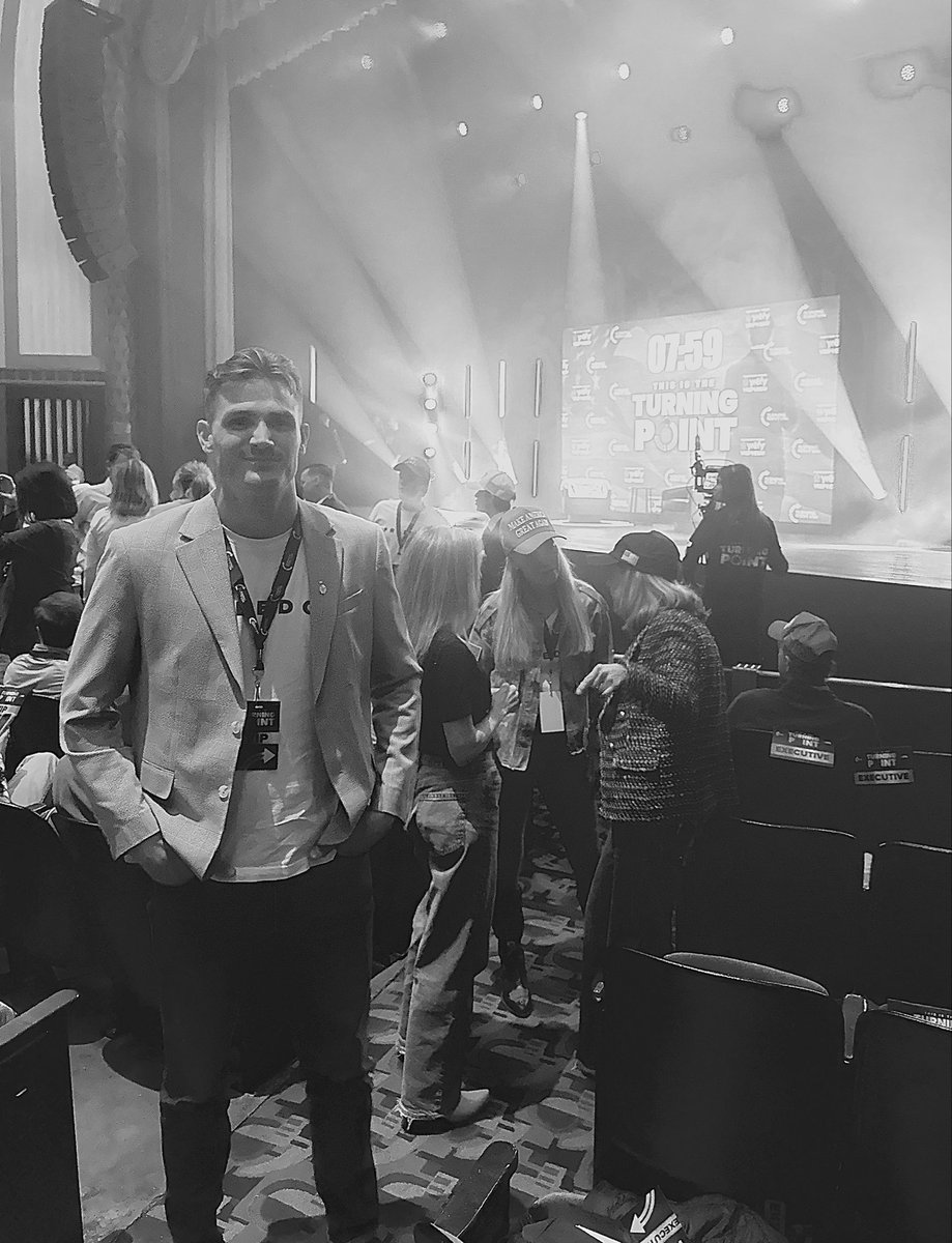 ProGamerJohnny's tweet image. @ the Tucker Carlson event