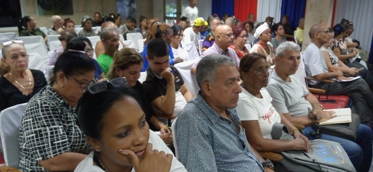 JorgeFaure1's tweet image. #PoderPopular se realizó la reunión de sostenibilidad en la #IslaDeLaJuventud presidida por las autoridades del territorio #SentirPinero #CubaEstáFirme #100AñosConFidel
