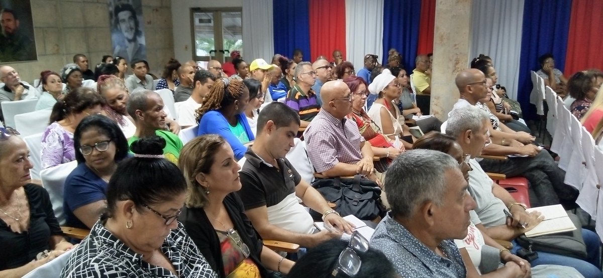 JorgeFaure1's tweet image. #PoderPopular se realizó la reunión de sostenibilidad en la #IslaDeLaJuventud presidida por las autoridades del territorio #SentirPinero #CubaEstáFirme #100AñosConFidel