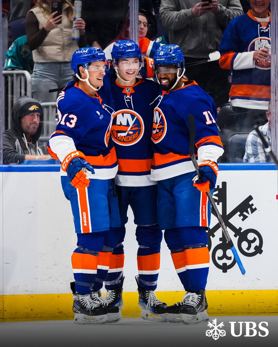 LOOK AT THOSE SMILES.