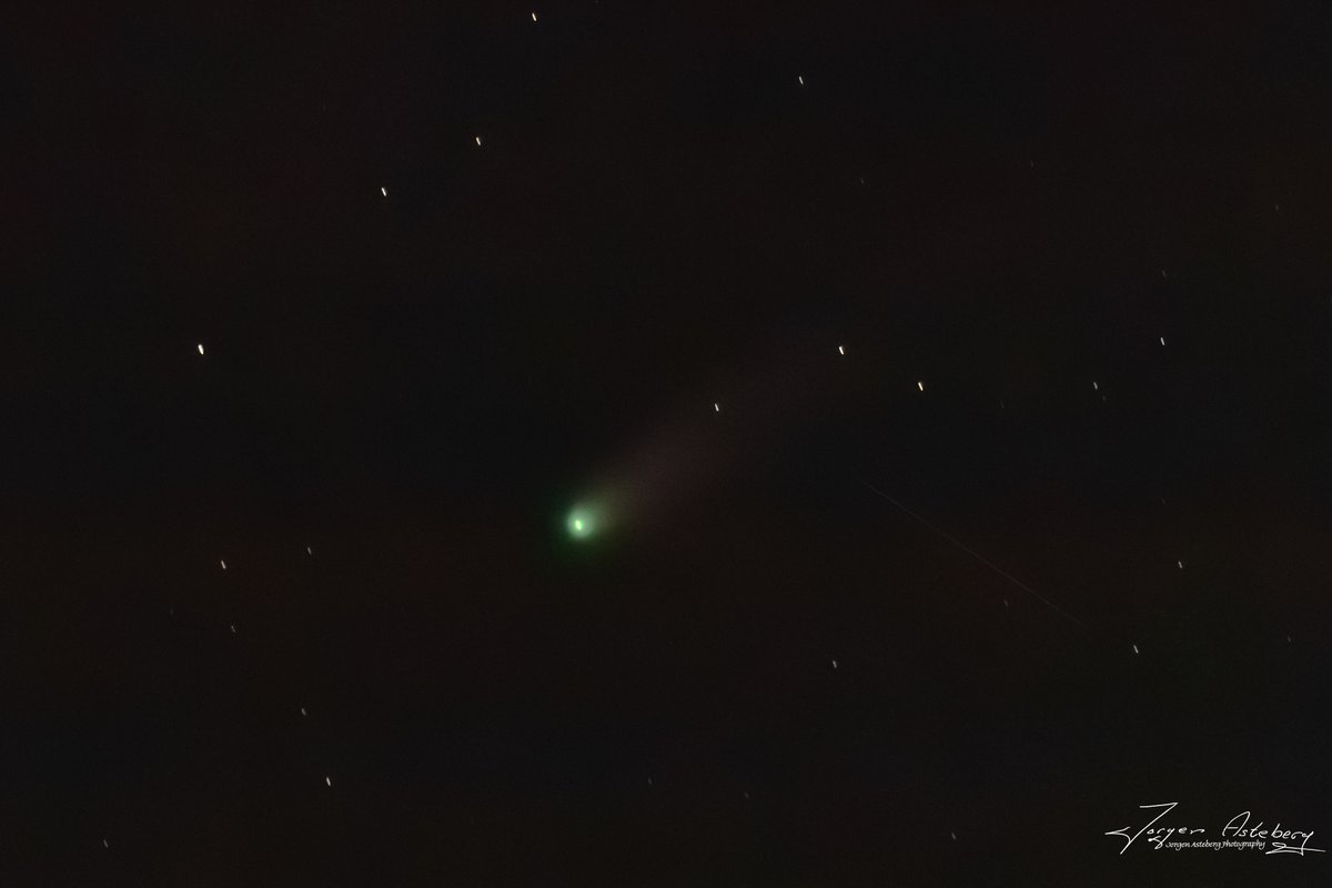 jka62's tweet image. With the clear skies, I brought the bigger lens. Focusing and movement is the biggest enemies at that focal length.
My first edit of Comet Lemmon from the Sanibel Causeway. @MattDevittWX  #cometlemmon