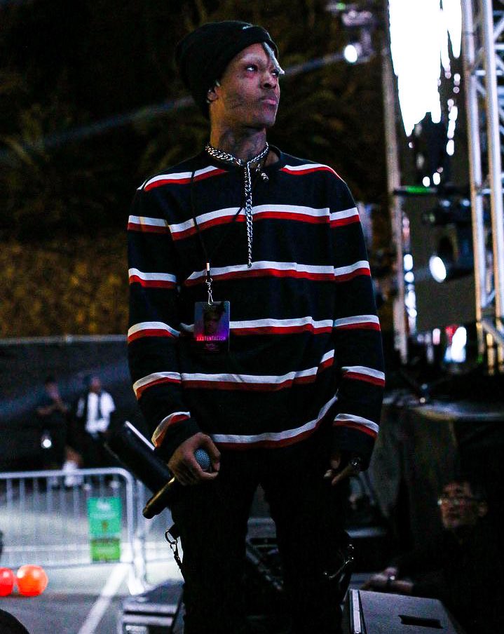 snownscattered's tweet photo. A performing legend forever 🔥 This era was so different https://t.co/Lzjuv4CmO9