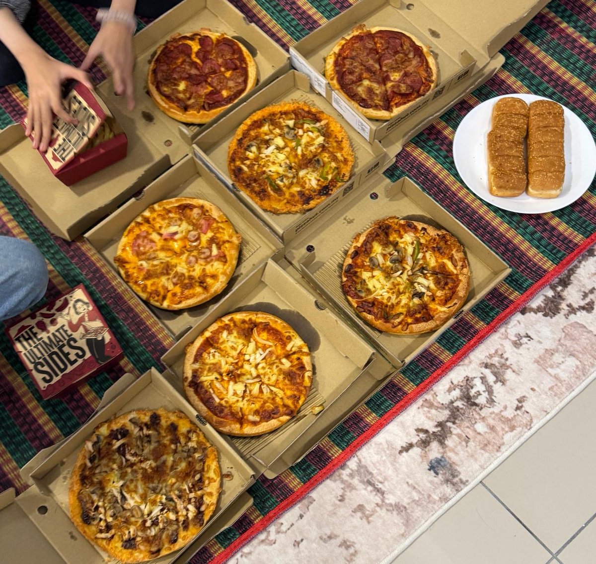 <a href="/pickyhn/">Pick</a> RM149 dpt 7 pizza ja la yang sy mampu utk makan ramai2
Compare dengan RM130 dapat 1 wagyu pizza…tak mampu 😭